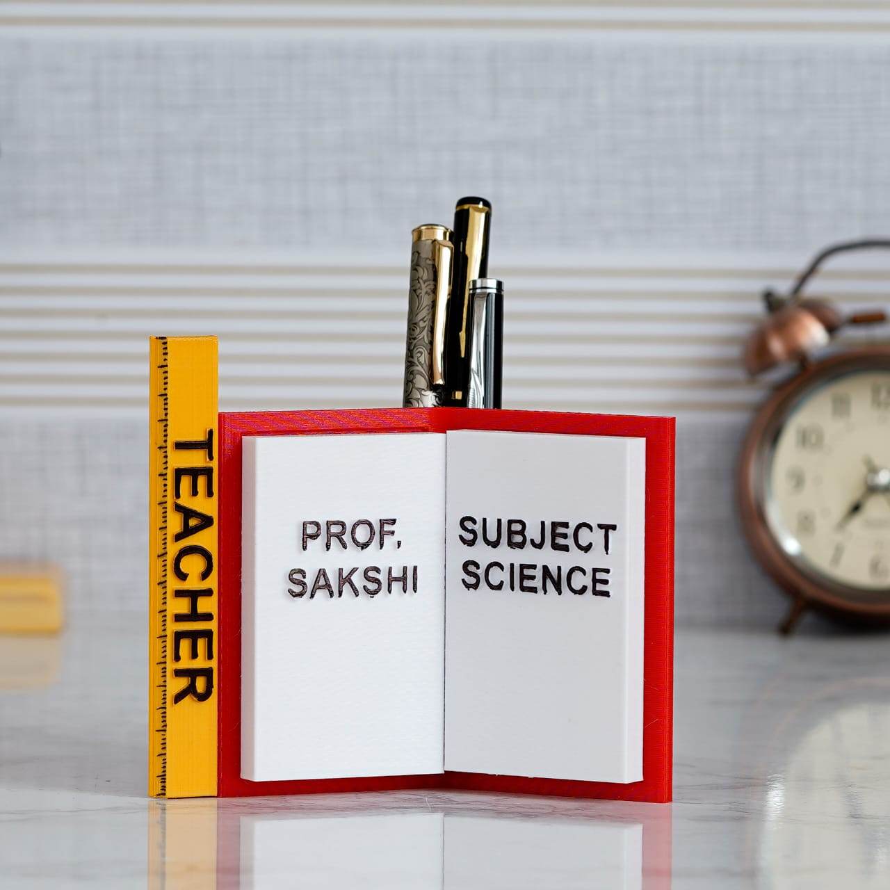 Personalized teacher name pen stand. - BBD GIFTS