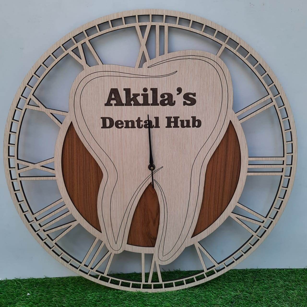 Wooden Personalized dentist Clock - Best Gift For Doctor - Doctor Gifts - Dentist Gifts - BBD GIFTS