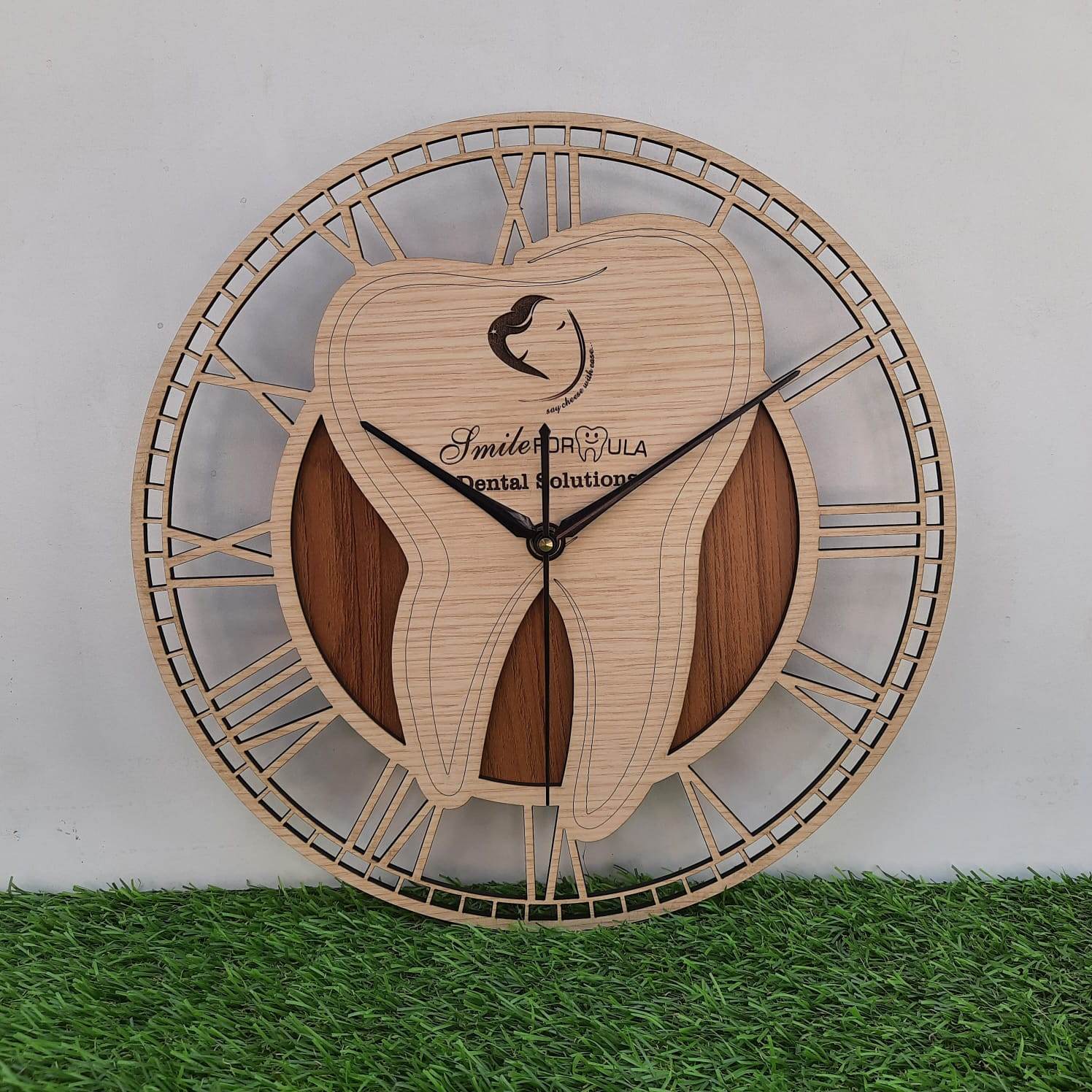 Wooden Personalized dentist Clock - Best Gift For Doctor - Doctor Gifts - Dentist Gifts - BBD GIFTS