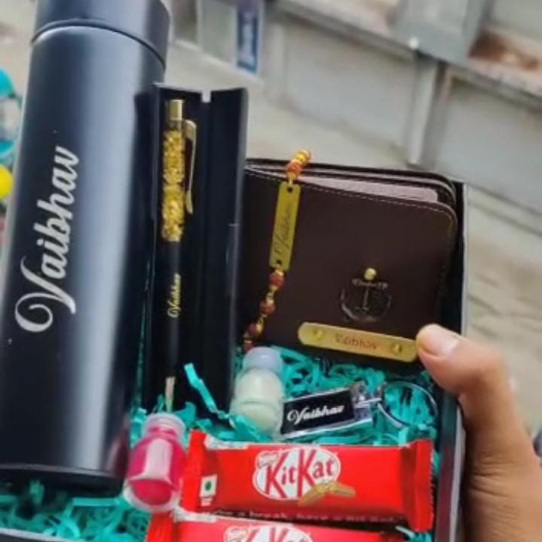 Elevate your gift-giving game with this personalized gift set from BBD Gifts! 🎁✨ Perfect for any special occasion, this set includes a sleek black thermos, a stylish pen, a brown leather wallet, and delicious KitKat chocolates. Each item is personalized, adding a unique touch to your thoughtful present. Whether for a birthday, anniversary, or any celebration, this gift box is sure to impress! 