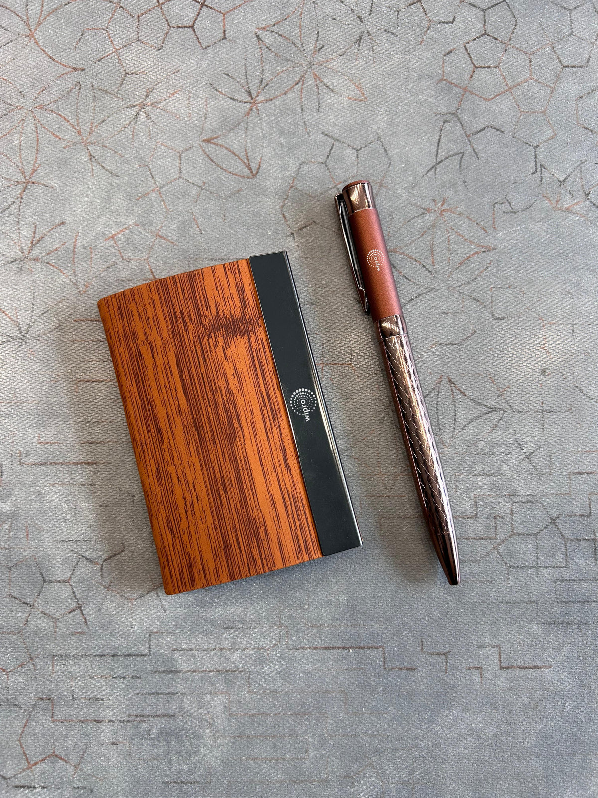 Personalized Axis Card Holder & Pen Set - Engraved Executive Gift