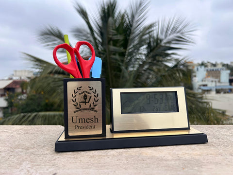 Digi clock penstand
