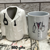 white colored ceramic apron penstand and mug with fully personalized , palced on marbel floor where it can shown clearly front view pf the things