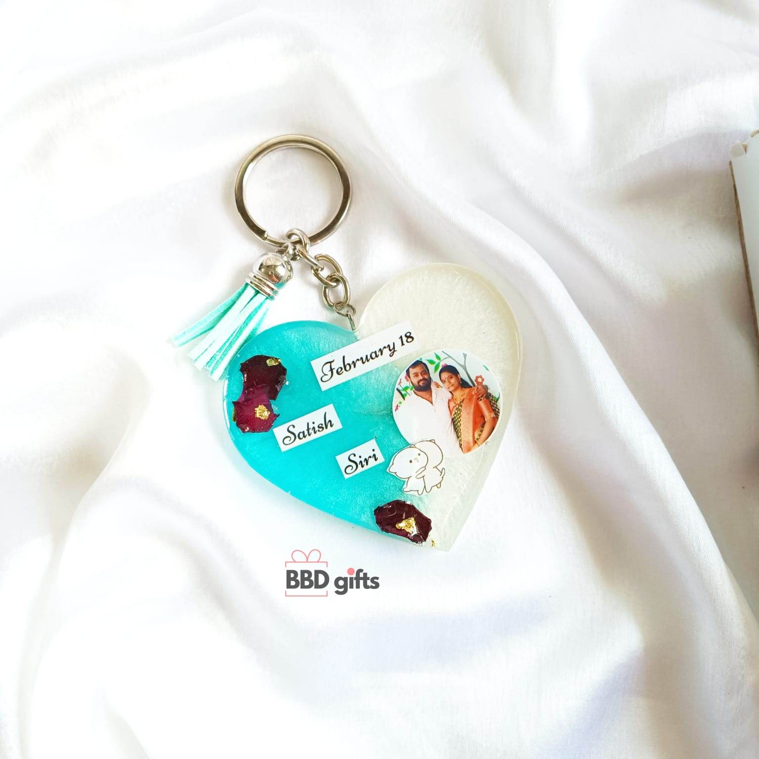 Customized Resin Photo Keychain Resin heart keychain Handmade Resin Art Skyblue White