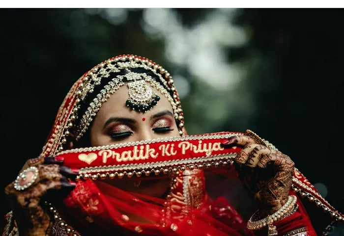 Red Veds: Captured Stunning Wedding Dulhan Photo Pose